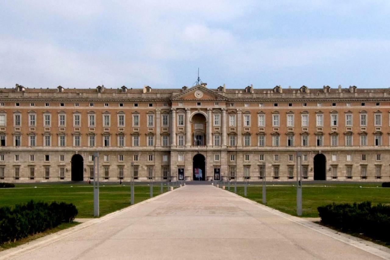Ferienwohnung L'Approdo Del Re Caserta Exterior foto